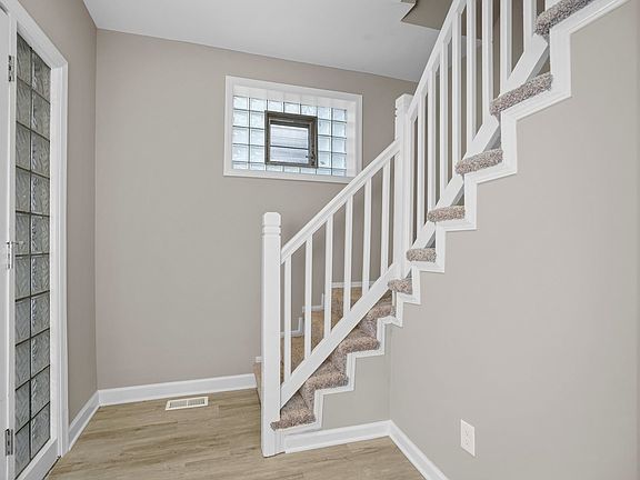 3rd image of 561 Forsythe Ave