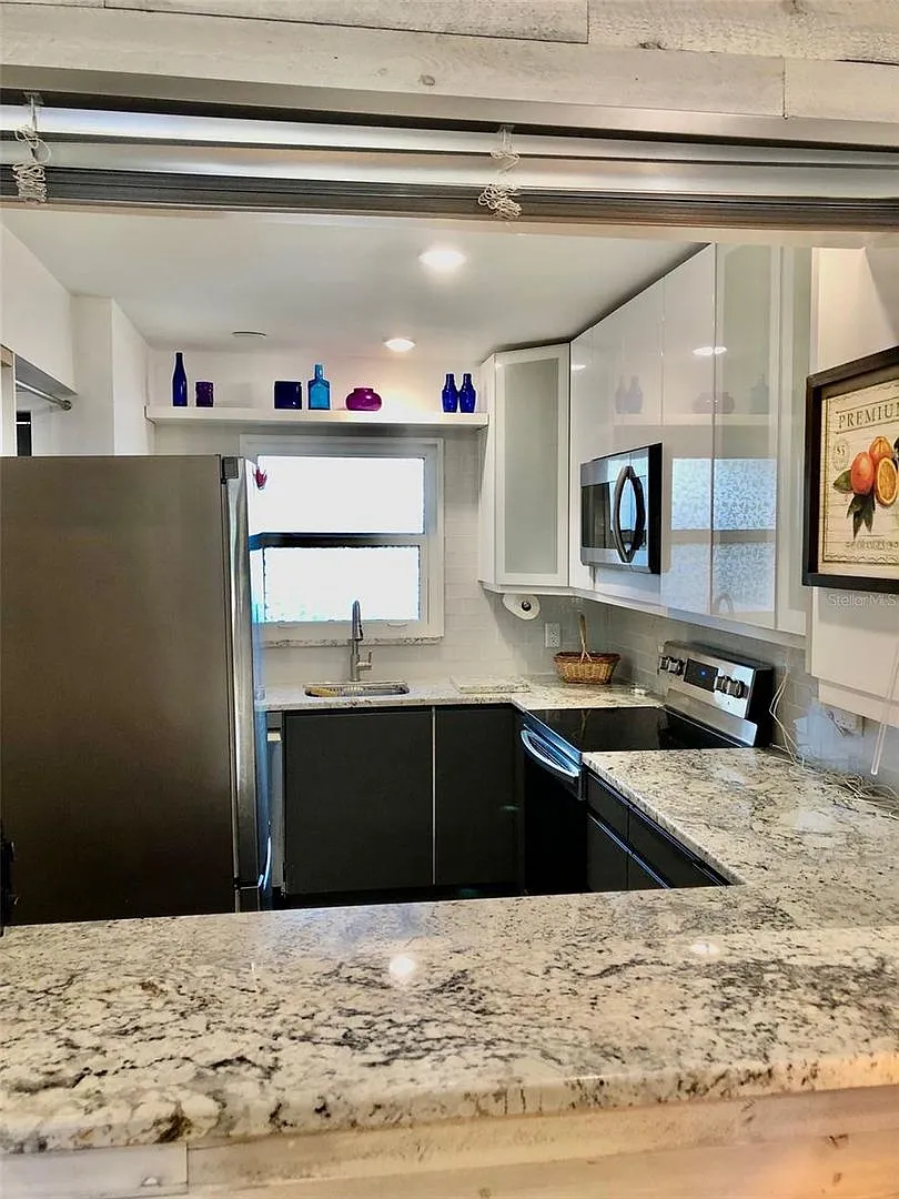 Furnished Annual - Close to Venice Beach! — Photo 4