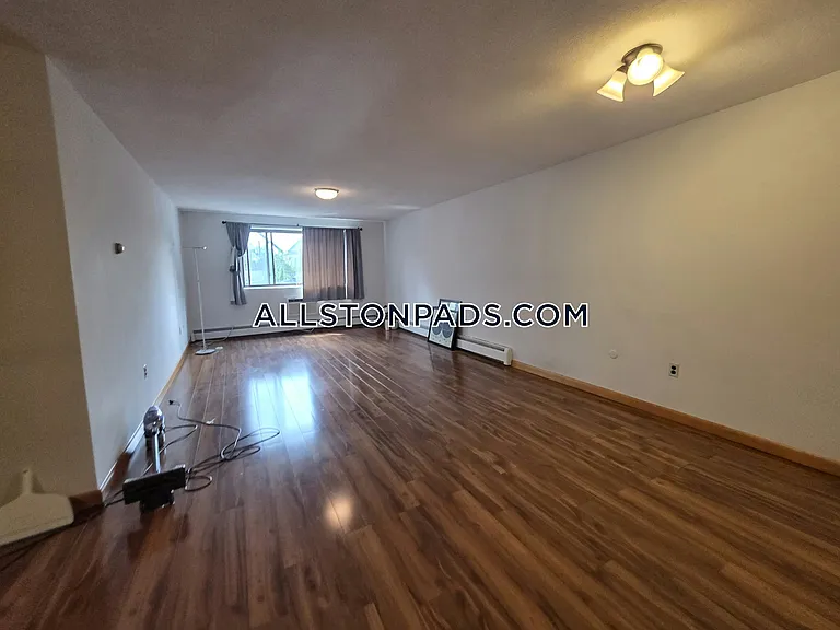 28 Brentwood St #7 — Photo 12