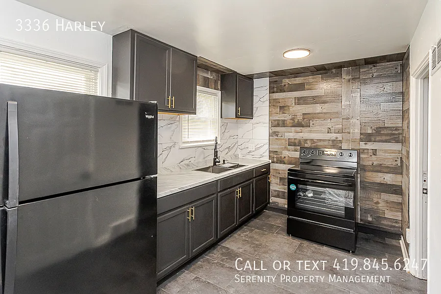 Your Summer Starts Here! Beautifully Remodeled 3 Bedroom, 2 Bathroom Home with Fenced Yard & Cove... — Photo 4