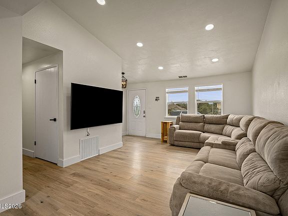 3rd image of 2424 Cartwright Rd