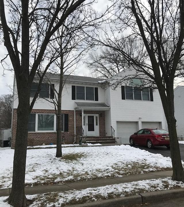 1st image of 213 Dahlia Dr
