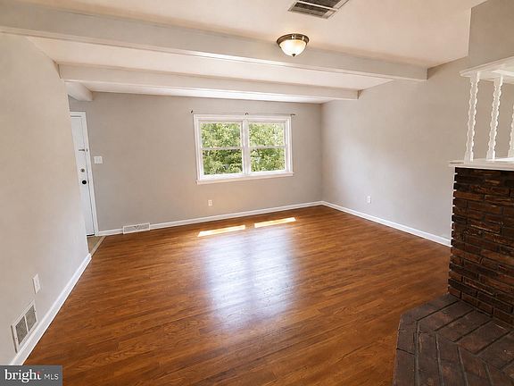 4th image of 1347 Jackson Ave