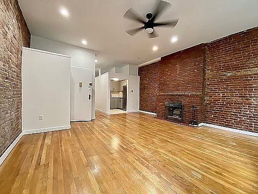 2nd image of 119 W 92nd St APT 5