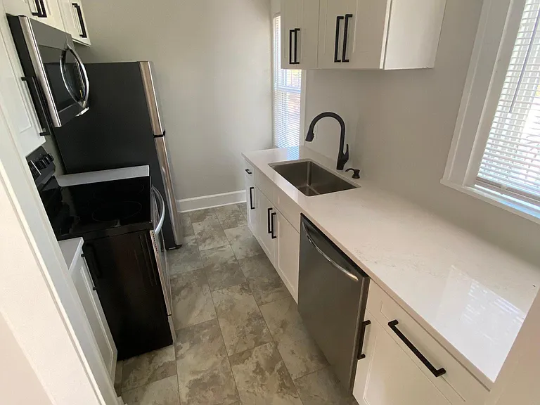 425 Lafayette Ave — Photo 12