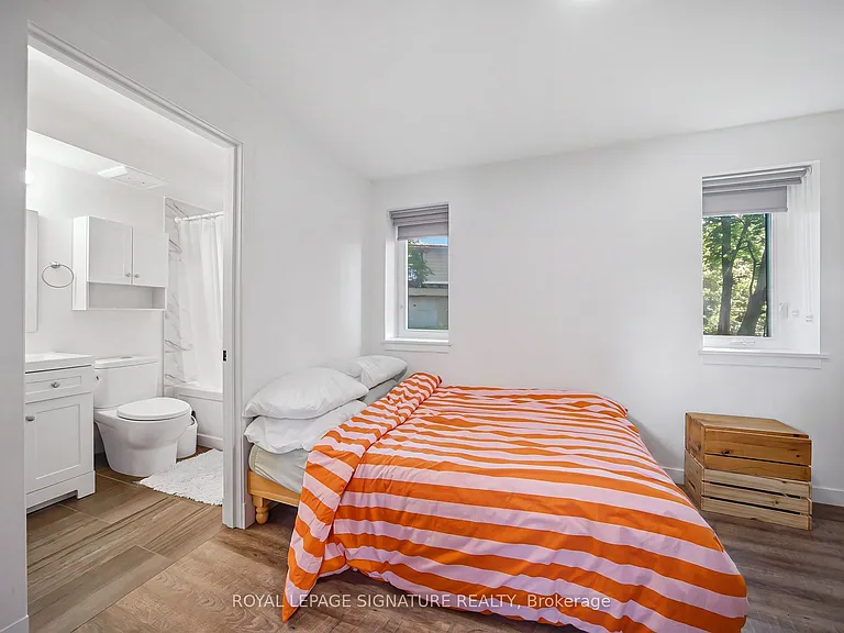 389R Leslie St S #SOUTH — Photo 11