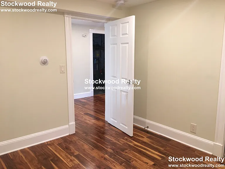 16 Crescent Ave #B — Photo 4
