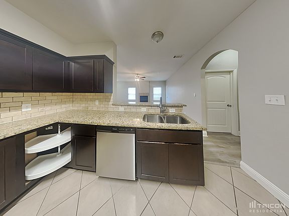 3rd image of 2942 Midbury Dr