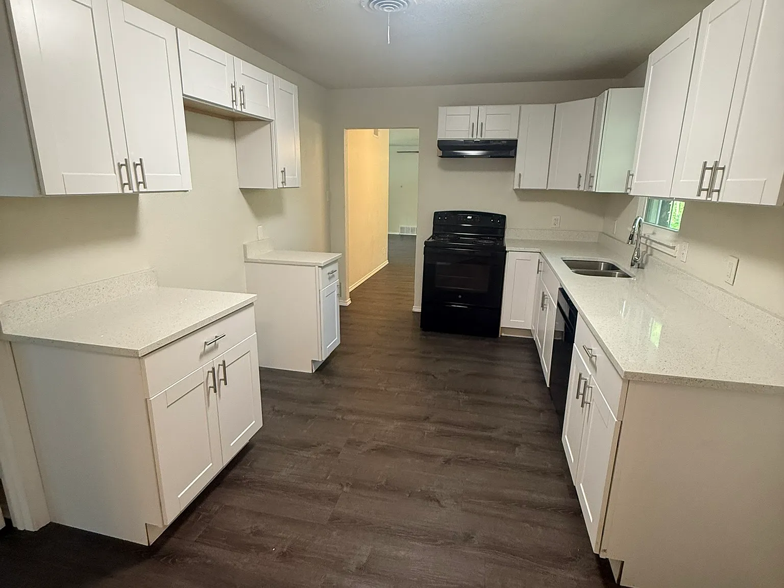 4 bed, 1616 sqft, $2,100 — Photo 2