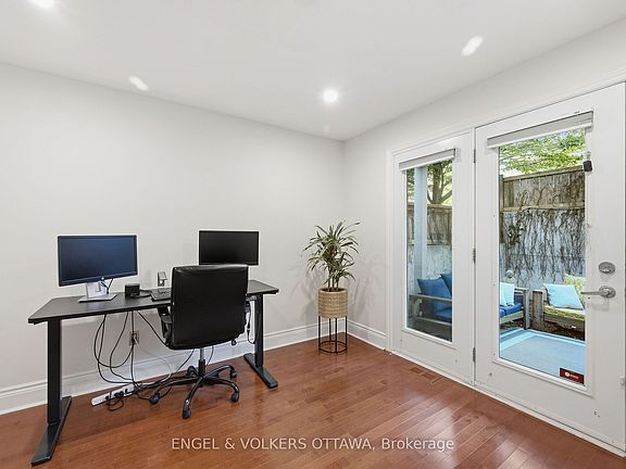 5th image of 412 Berkley Ave
