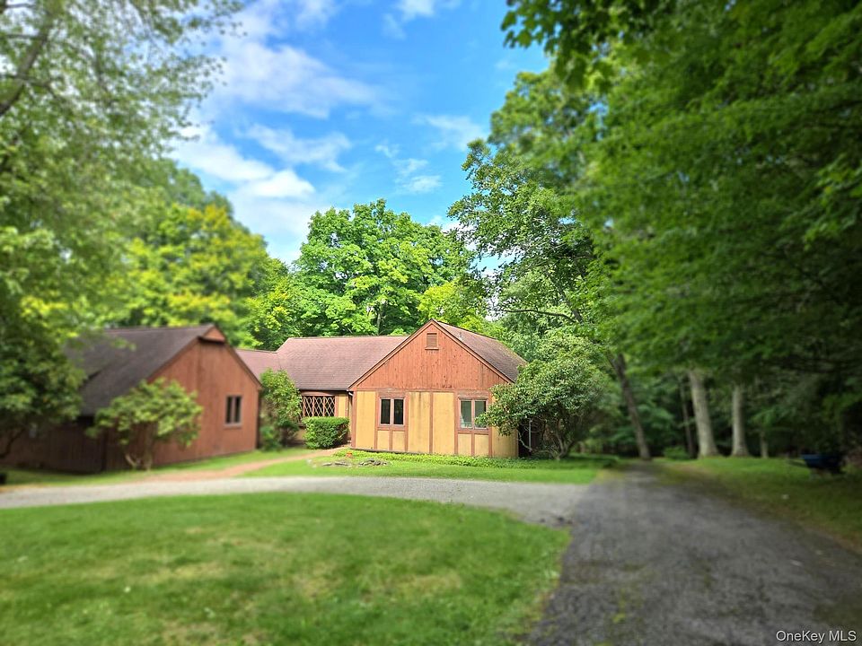 1st image of 31 Pinesbridge Road