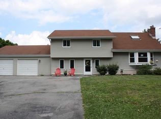 6 Oak Rd, Malta, NY 12020