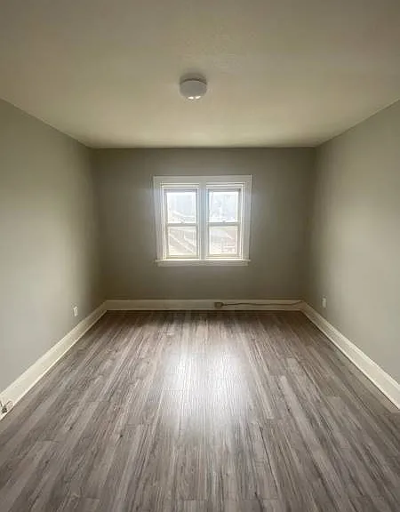 195 Courtland Ave E #3 — Photo 2