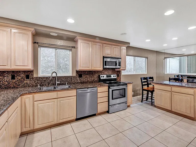 24466 Toledo Ln — Photo 7