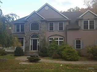 128 Riata Ln, Bartonsville, PA 18321