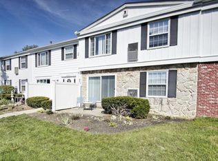 9795 Douglas Ln #65-203, Olmsted Falls, OH 44138