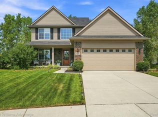 6130 Inverness Dr, Romulus, MI 48174