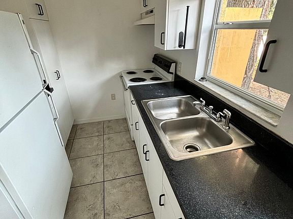 2nd image of 1218 Noble Pl