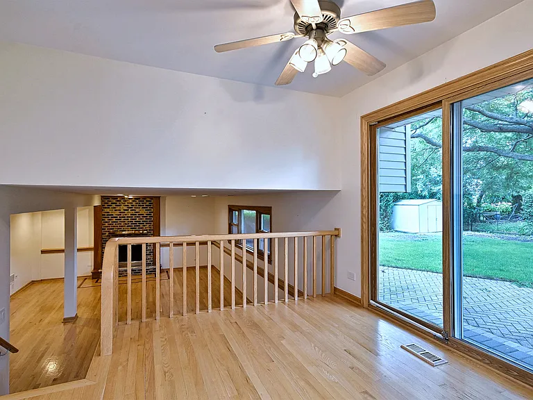 2360 N Drury Ln — Photo 10