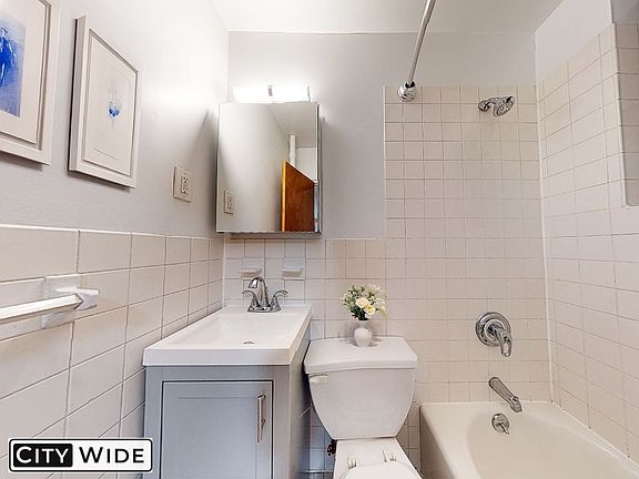 4th image of 502 E 88th St APT 3A