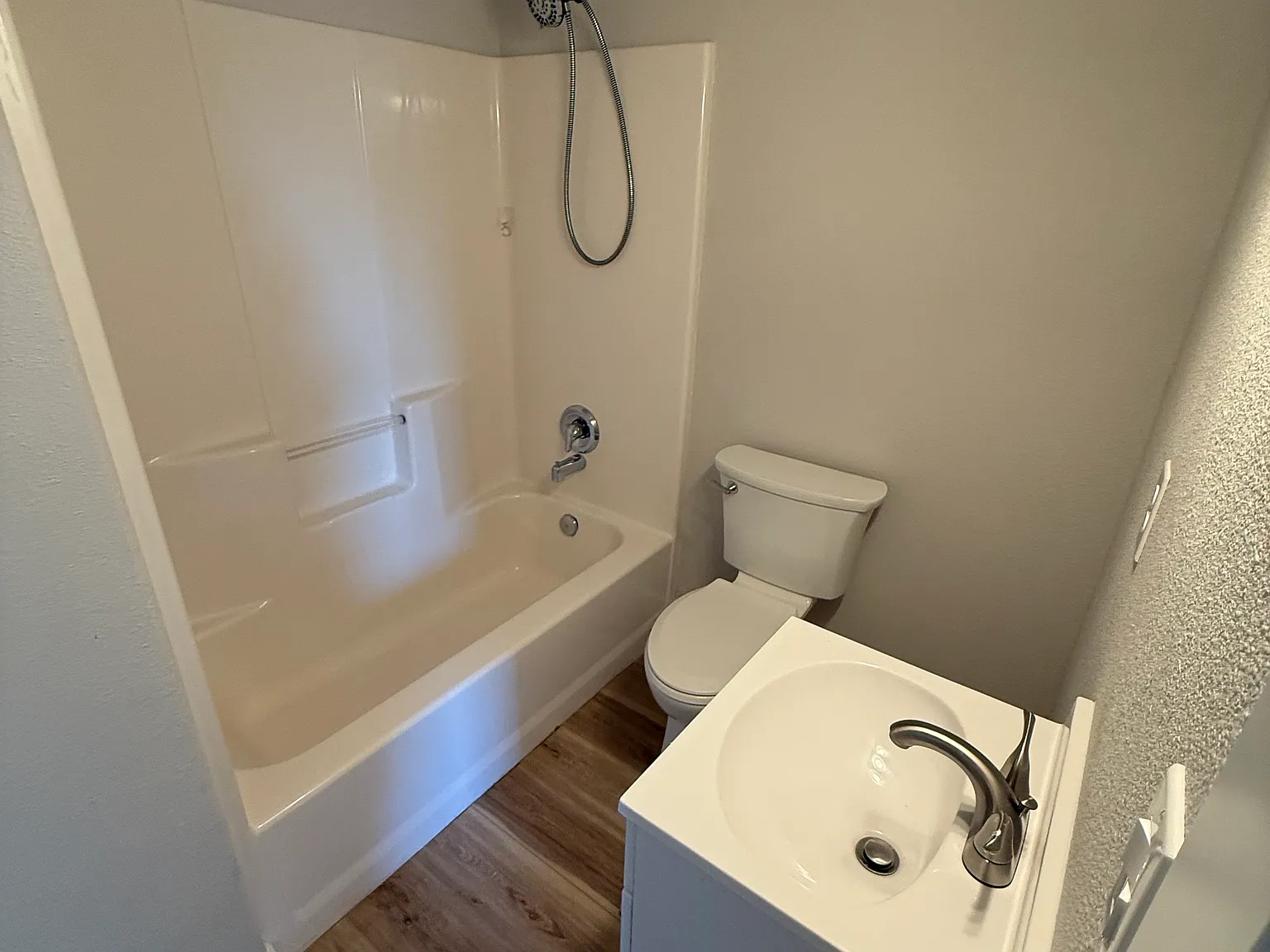 1 bed, 400 sqft, $1,100 — Photo 4