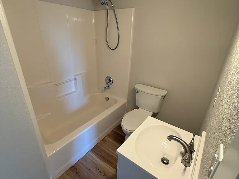 2319 Orchard Ave — Photo 4