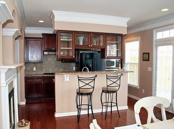 Kitchen/Breakfast Bar