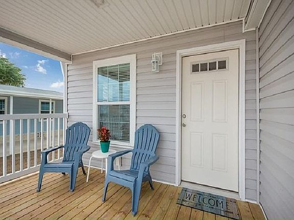 3rd image of 13318 Sea Breeze Ln #2SQRVZ