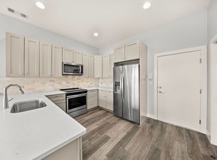 8917 Grant Ave, Brookfield, IL 60513