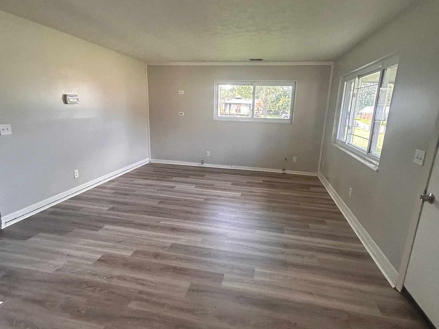3 bed, 1008 sqft, $1,695 — Photo 3