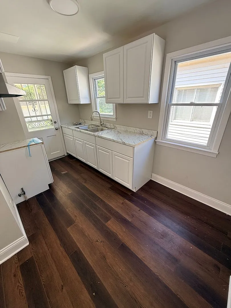 Beautiful renovated single family home — Photo 1