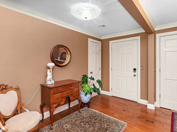 7223 Mission Rd APT 115, Prairie Village, KS 66208