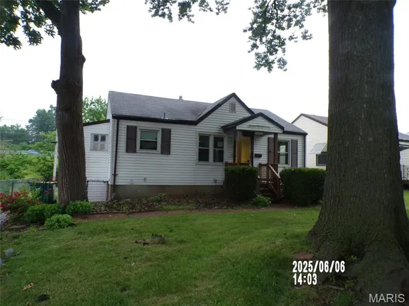 7600 Stanwood Dr, Saint Louis, MO 63121