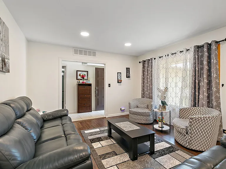 1037 Conrad Ct — Photo 3