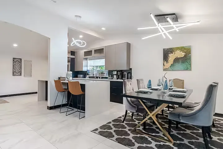20412 Oxnard St — Photo 5