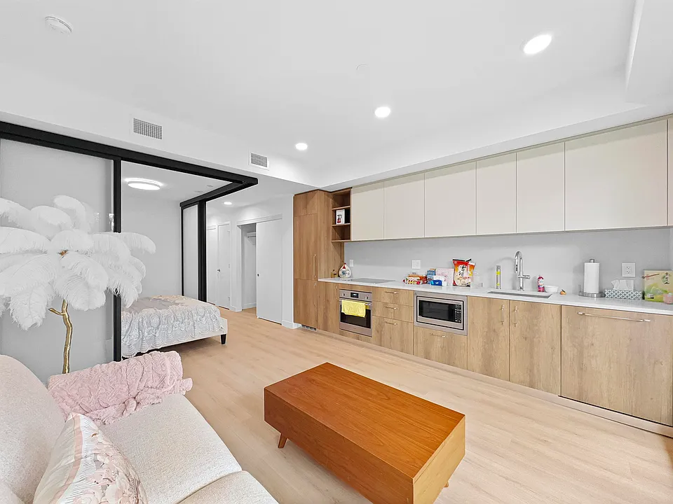 133 W 49th Ave #3XX