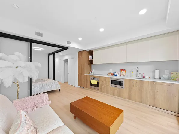 133 W 49th Ave #3XX, Vancouver, BC V5Y 2Z7