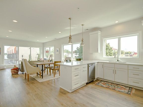 2nd image of 532 W 16th Street St #220