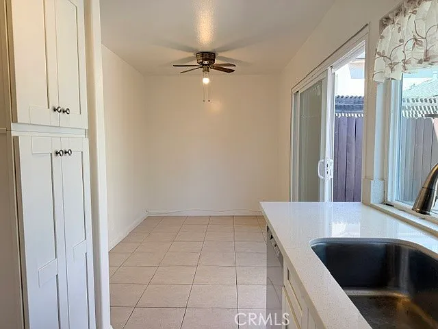 775 Hampshire Ln — Photo 4