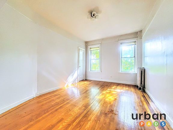4th image of 975 Washington Ave APT 4F