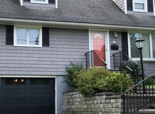 37 Oak Ln, Verona, NJ 07044