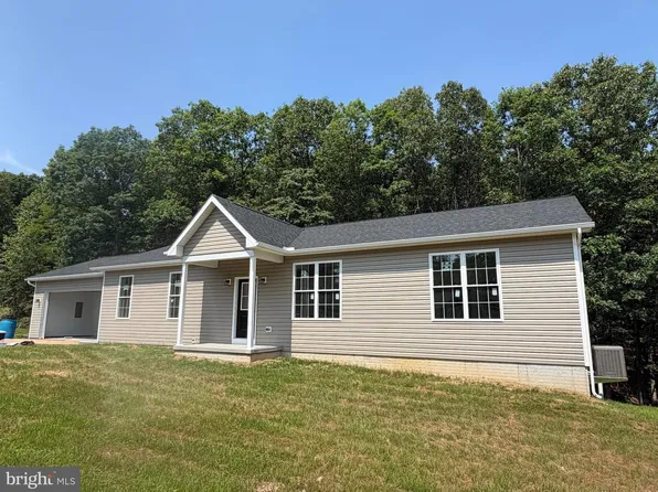 159 Bear Paw Ln, Berkeley Springs, WV 25411