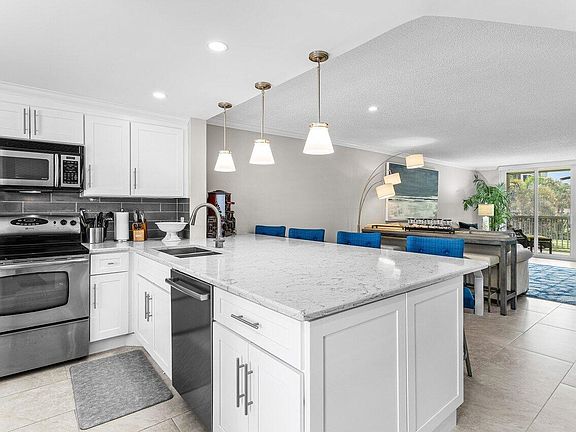4th image of 900 Dogwood Drive #235