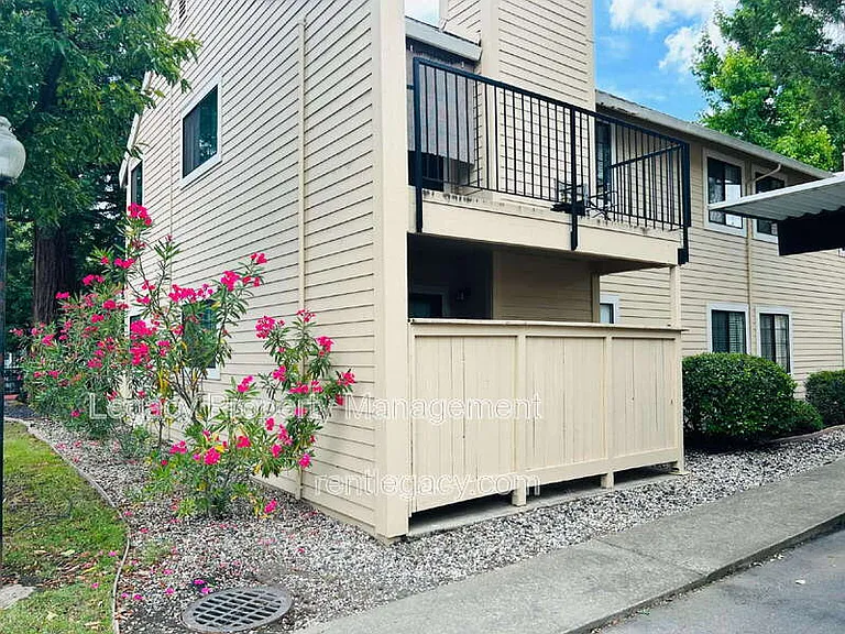 7445 Auburn Oaks Ct #K — Photo 2