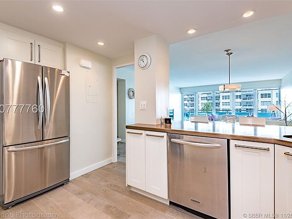 4th image of 3430 Galt Ocean Dr APT 405