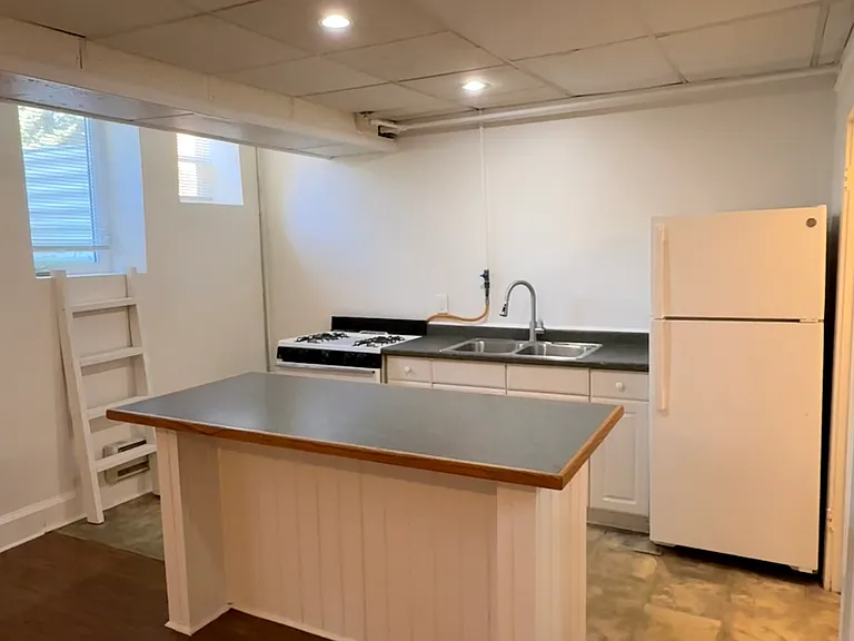 Highland Park Apartments — Photo 18
