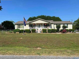 80 Leach Dr, Guntersville, AL 35976