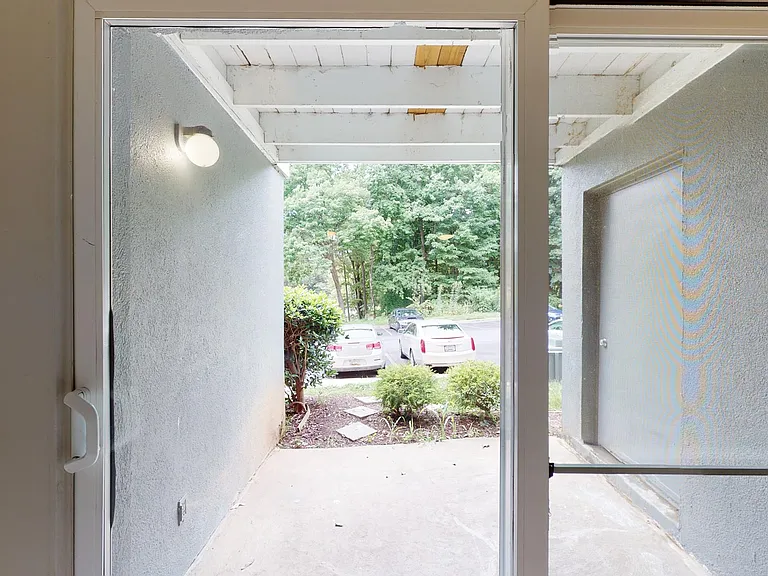 Canterbury Apartments — Photo 124