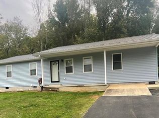 104 Pendergrass Dr, Byrdstown, TN 38549