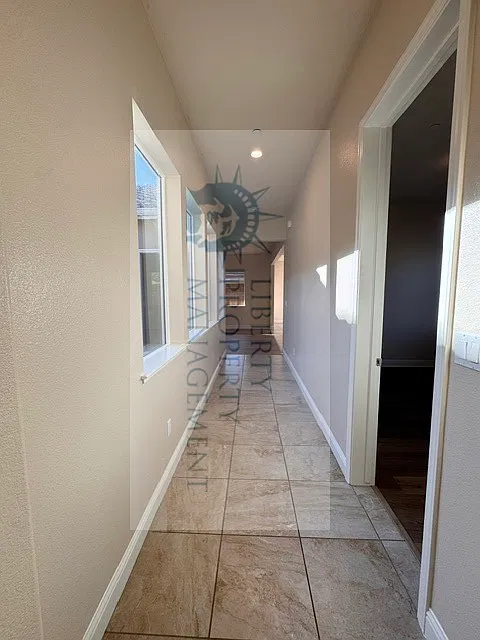 4 bed, 2019 sqft, $2,895 — Photo 3